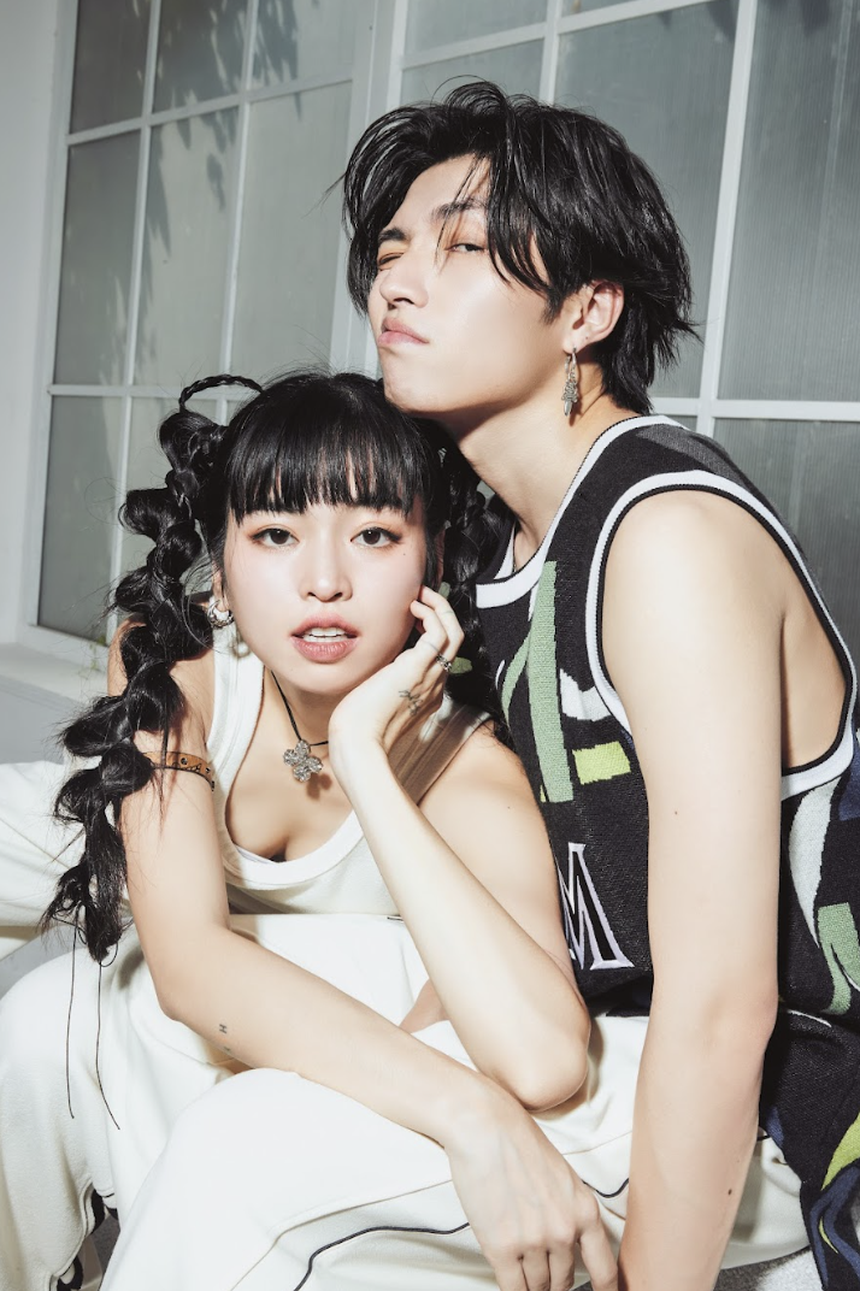 Cody - Khánh Vân mừng thành tích "Liên và Đạt" với bộ ảnh "tình bể bình" - Ảnh 1.