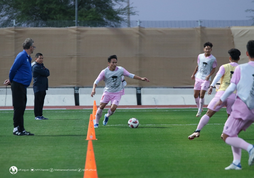 HLV Troussier bất ngờ gút danh sách đội tuyển Việt Nam dự ASIAN Cup 2023 - Ảnh 3.