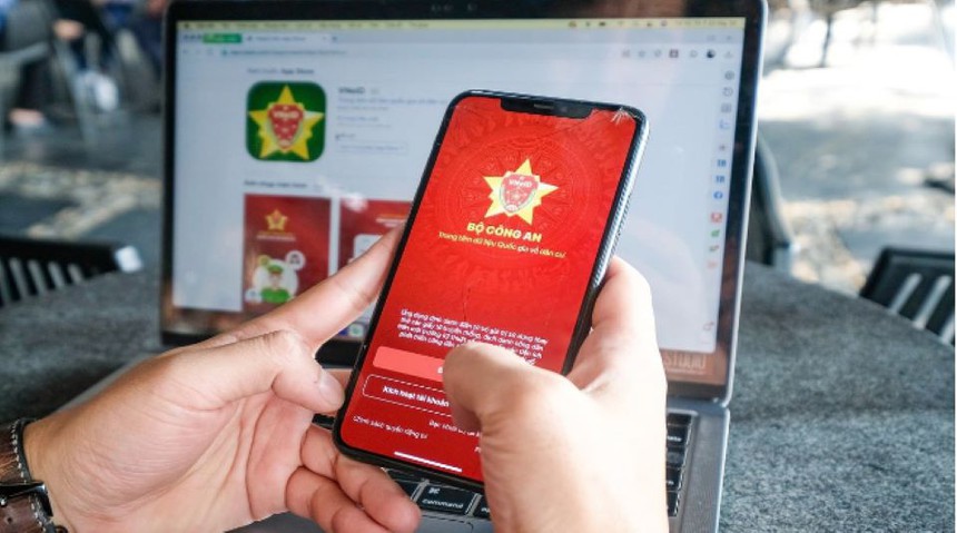 Cảnh báo thủ đoạn mạo danh cán bộ yêu cầu tích hợp thông tin quyền sử dụng đất vào ứng dụng VNeID - Ảnh 1.