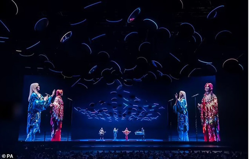 George Michael sẽ trở lại sân khấu với công nghệ hologram - Ảnh 5. George Michael sẽ trở lại sân khấu với công nghệ hologram - Ảnh 5.