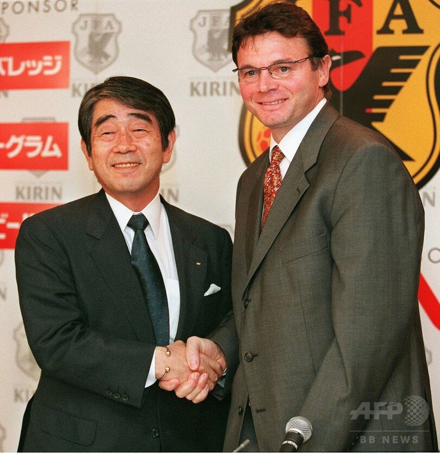 HLV Troussier từng suýt mất việc ở Nhật Bản, được 1 nhân vật đặc biệt bảo vệ, để rồi sau đó làm nên lịch sử ở World Cup - Ảnh 3. HLV Troussier từng suýt mất việc ở Nhật Bản, được 1 nhân vật đặc biệt bảo vệ, để rồi sau đó làm nên lịch sử ở World Cup - Ảnh 3.