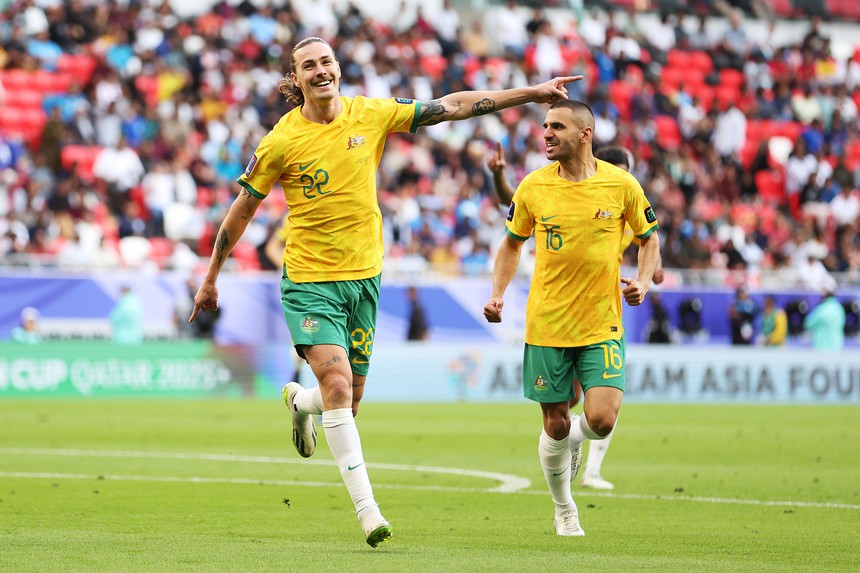 ĐT Úc trừng phạt sai lầm thủ môn đối thủ, khởi đầu suôn sẻ tại Asian Cup 2023 - Ảnh 3. ĐT Úc trừng phạt sai lầm thủ môn đối thủ, khởi đầu suôn sẻ tại Asian Cup 2023 - Ảnh 3.