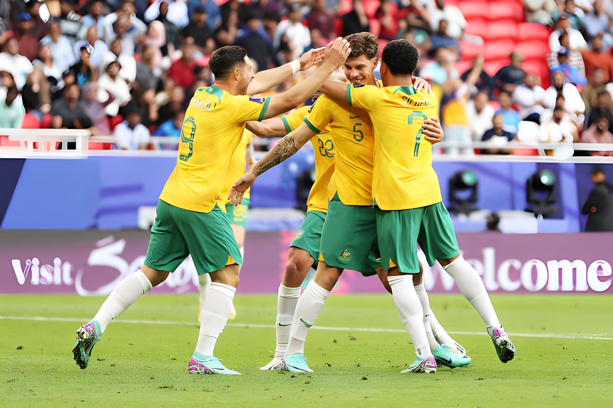 ĐT Úc trừng phạt sai lầm thủ môn đối thủ, khởi đầu suôn sẻ tại Asian Cup 2023 - Ảnh 2. ĐT Úc trừng phạt sai lầm thủ môn đối thủ, khởi đầu suôn sẻ tại Asian Cup 2023 - Ảnh 2.