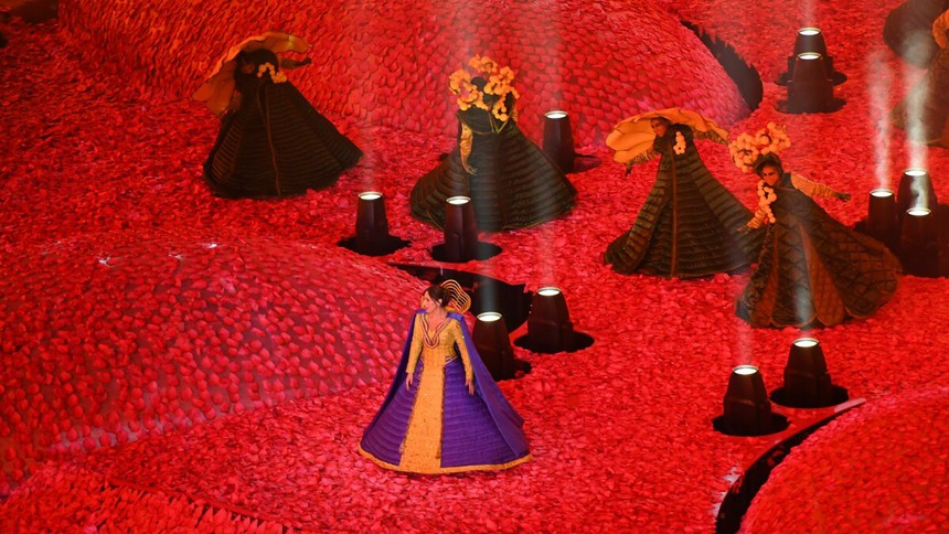 Chùm ảnh lễ khai mạc Asian Cup 2023 đầy màu sắc và ấn tượng - Ảnh 4.