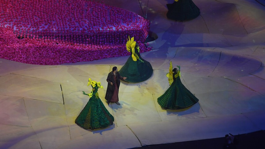 Chùm ảnh lễ khai mạc Asian Cup 2023 đầy màu sắc và ấn tượng - Ảnh 2.