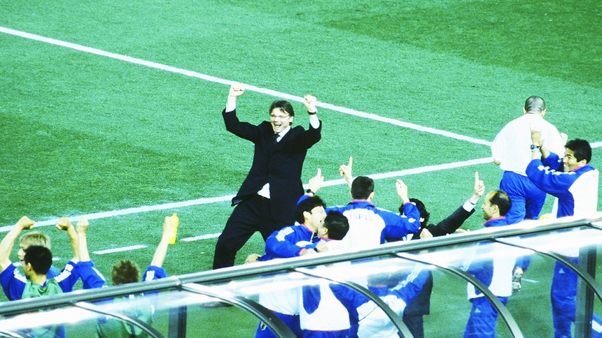 Việt Nam vs Nhật Bản, và gạch nối mang tên Troussier - Ảnh 3. Việt Nam vs Nhật Bản, và gạch nối mang tên Troussier - Ảnh 3.