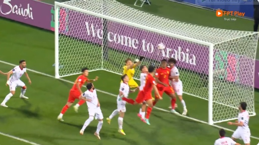 VAR tạo điểm nhấn, Trung Quốc đánh rơi chiến thắng trước Tajikistan - Ảnh 3. VAR tạo điểm nhấn, Trung Quốc đánh rơi chiến thắng trước Tajikistan - Ảnh 3.