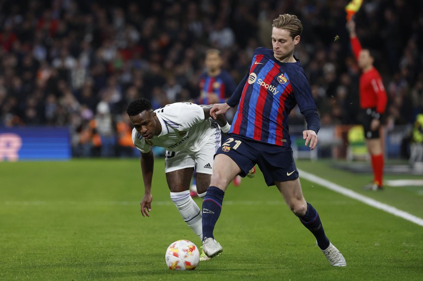 De Jong 'mở khả năng' rời Barcelona, MU đưa ra quyết định về tiền vệ châu Phi - Ảnh 2. De Jong 'mở khả năng' rời Barcelona, MU đưa ra quyết định về tiền vệ châu Phi - Ảnh 2.