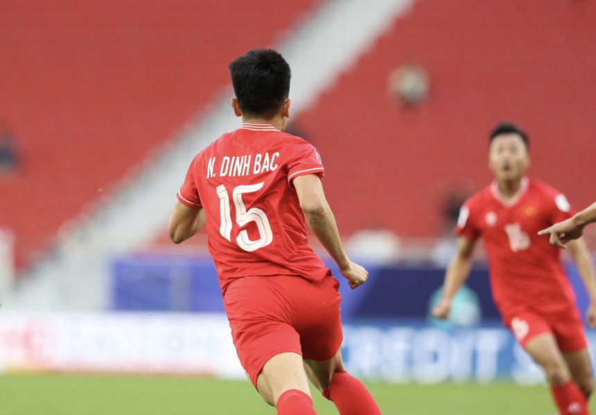 Đình Bắc luôn là niềm tin và hy vọng của HLV Troussier, khỏa lấp khoảng trống mà Tiến Linh để lại - Ảnh 2. Đình Bắc luôn là niềm tin và hy vọng của HLV Troussier, khỏa lấp khoảng trống mà Tiến Linh để lại - Ảnh 2.