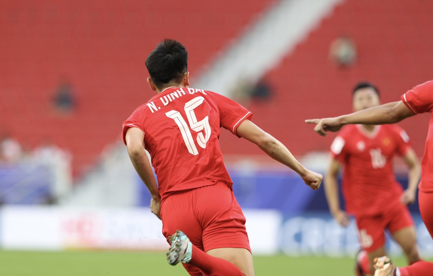 VTV5 VTV6 trực tiếp bóng đá Việt Nam vs Nhật Bản hôm nay (1-1): Bàn gỡ hòa vỡ òa (H1) - Ảnh 7. VTV5 VTV6 trực tiếp bóng đá Việt Nam vs Nhật Bản hôm nay (1-1): Bàn gỡ hòa vỡ òa (H1) - Ảnh 7.