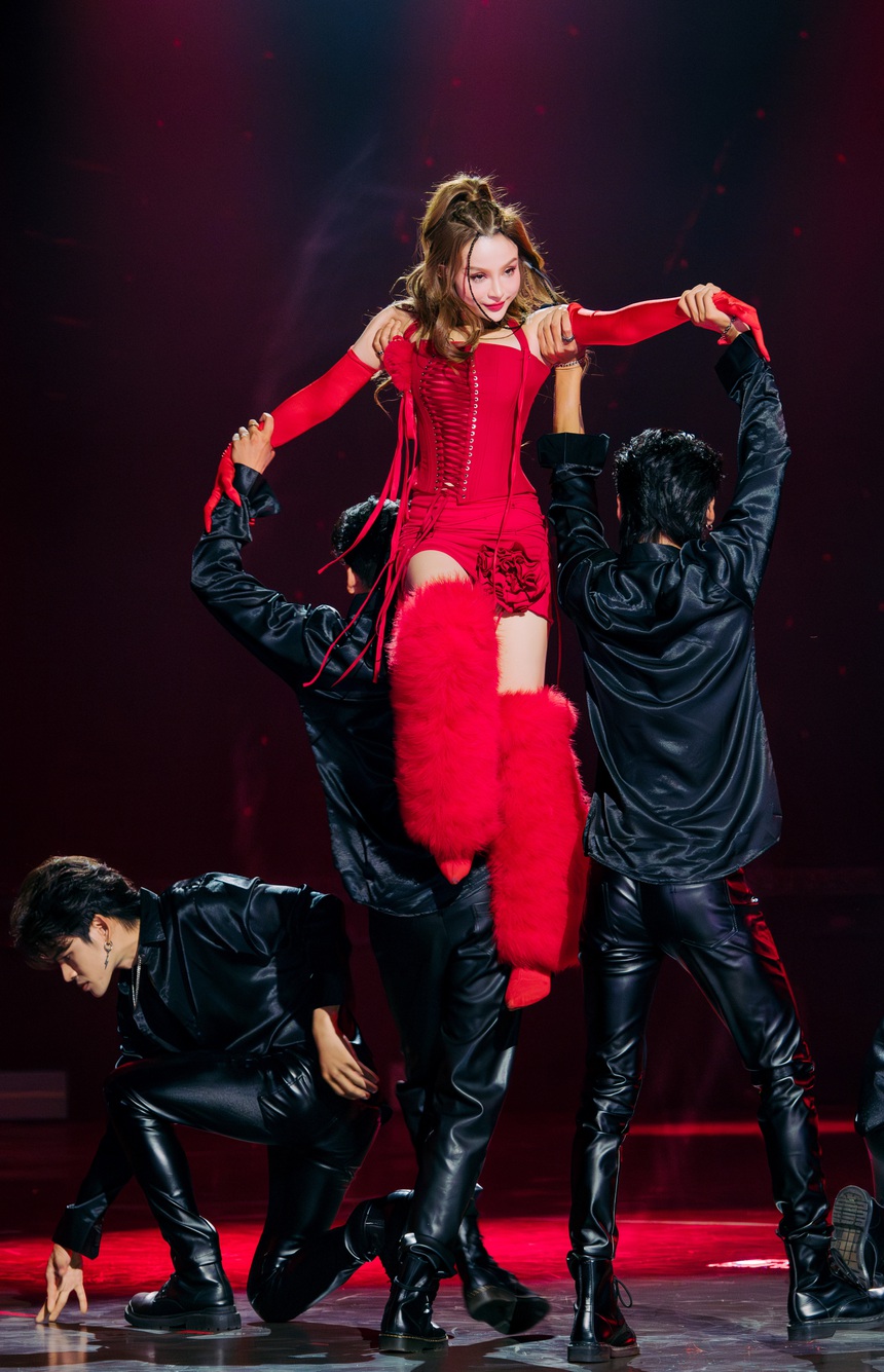 Chị đẹp đạp gió rẽ sóng tập 12: Diệp Lâm Anh, Uyên Linh toả sáng, nhóm Hồi sinh khó chiến thắng - Ảnh 4.