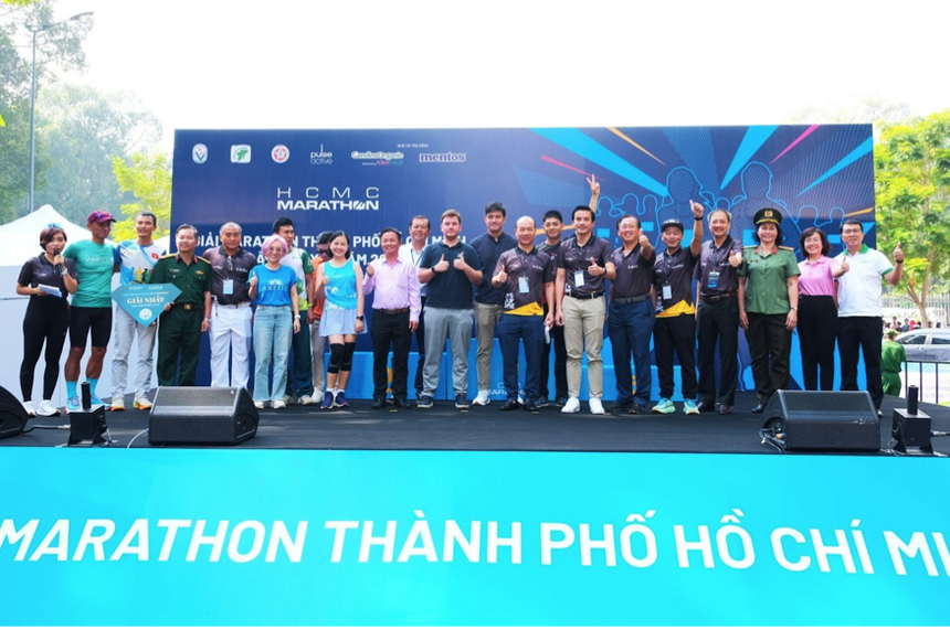 Đánh bại chân chạy gốc Phi, nhà vô địch SEA Games thắng giải marathon TP.HCM - Ảnh 3. Đánh bại chân chạy gốc Phi, nhà vô địch SEA Games thắng giải marathon TP.HCM - Ảnh 3.