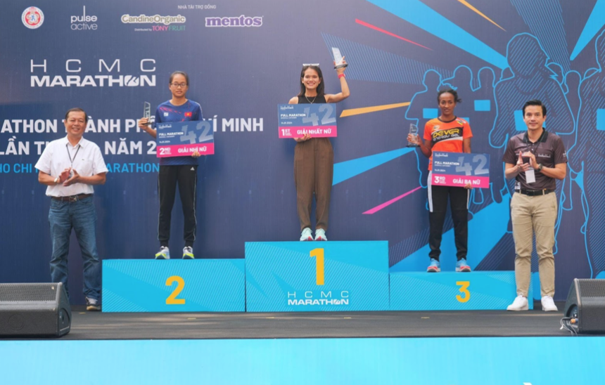 Đánh bại chân chạy gốc Phi, nhà vô địch SEA Games thắng giải marathon TP.HCM - Ảnh 1. Đánh bại chân chạy gốc Phi, nhà vô địch SEA Games thắng giải marathon TP.HCM - Ảnh 1.