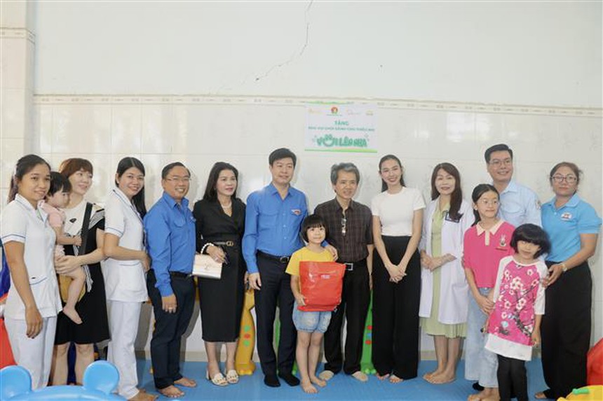 Trao gần 9 tỷ đồng bảo trợ trẻ mồ côi do đại dịch Covid-19 - Ảnh 2.