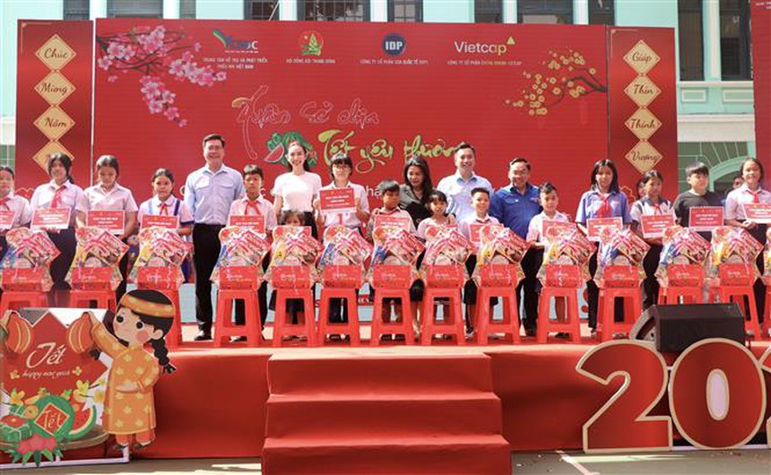 Trao gần 9 tỷ đồng bảo trợ trẻ mồ côi do đại dịch Covid-19 - Ảnh 1.