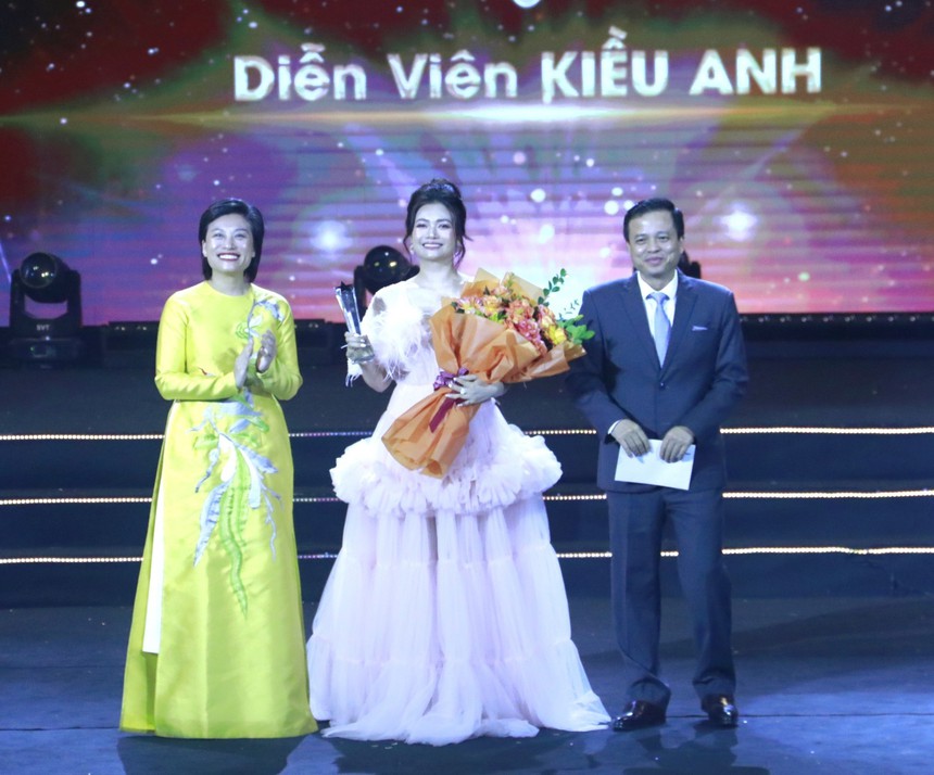 Vinh danh nghệ sỹ tiêu biểu và một số cuốn sách nổi bật lĩnh vực nghệ thuật biểu diễn, văn học - Ảnh 4.