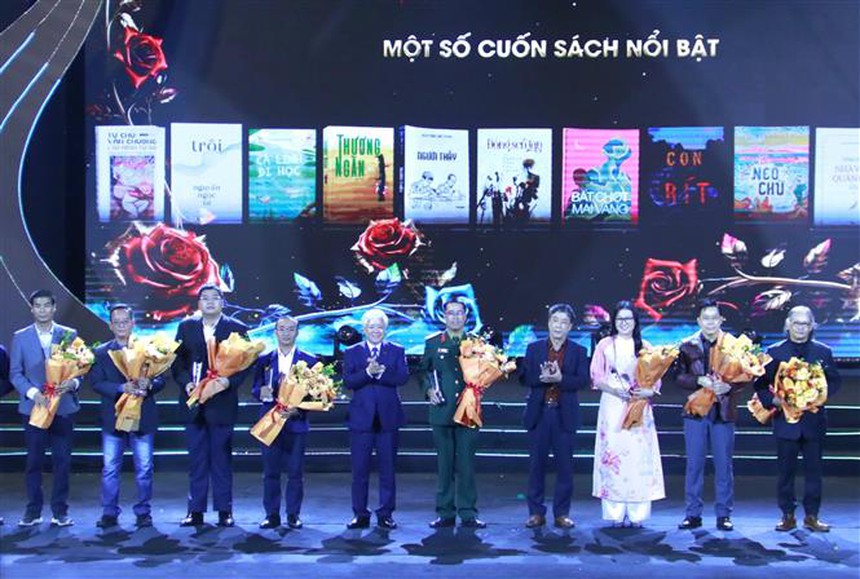 Vinh danh nghệ sỹ tiêu biểu và một số cuốn sách nổi bật lĩnh vực nghệ thuật biểu diễn, văn học - Ảnh 6.