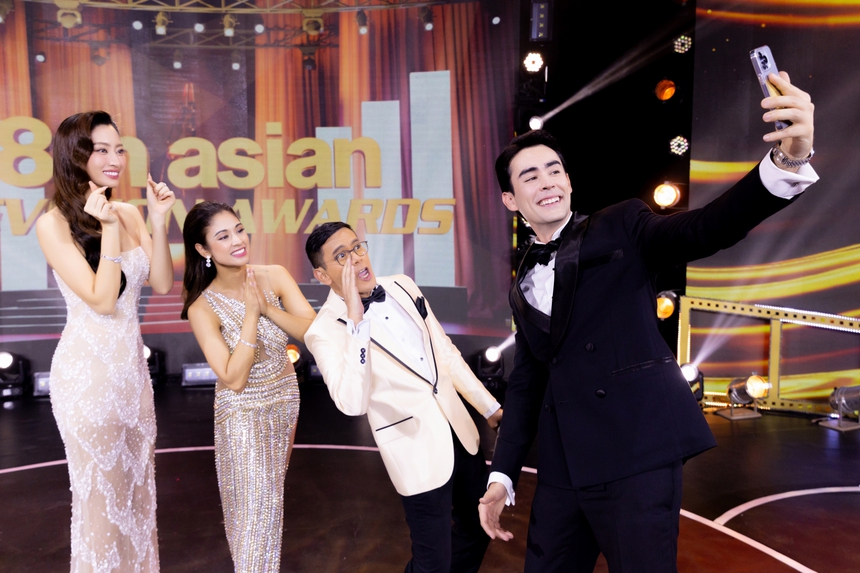 Lương Thùy Linh - nàng hậu 2k đầu tiên làm host tại Asian Television Awards  - Ảnh 8.