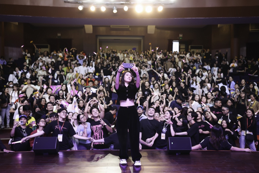 Mỹ Tâm nhảy trend TikTok siêu dễ thương trong buổi fan meeting mừng sinh nhật sớm - Ảnh 9.