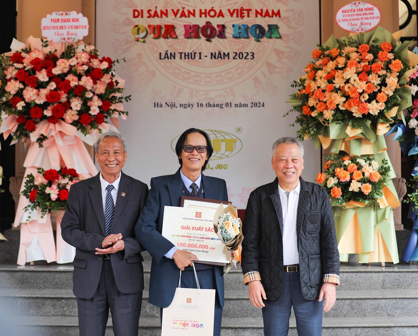 Trao giải và khai mạc triển lãm Cuộc thi vẽ tranh 'Di sản văn hóa Việt Nam qua hội họa' - Ảnh 1.