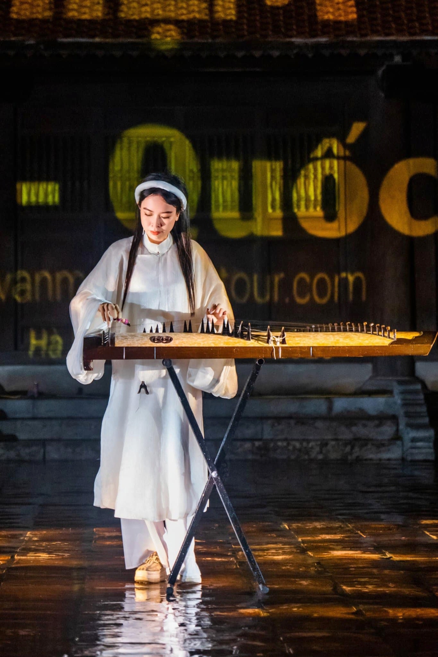 Nhạc sĩ Đinh Khánh Ly giữ lửa âm nhạc truyền thống - Ảnh 2. Nhạc sĩ Đinh Khánh Ly giữ lửa âm nhạc truyền thống - Ảnh 2.