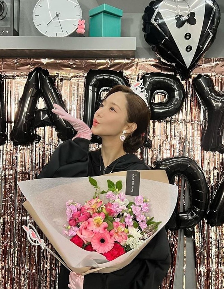 Park Min Young mệt mỏi với lùm xùm đang diễn ra liên quan đến bạn trai cũ - Ảnh 3. Park Min Young mệt mỏi với lùm xùm đang diễn ra liên quan đến bạn trai cũ - Ảnh 3.