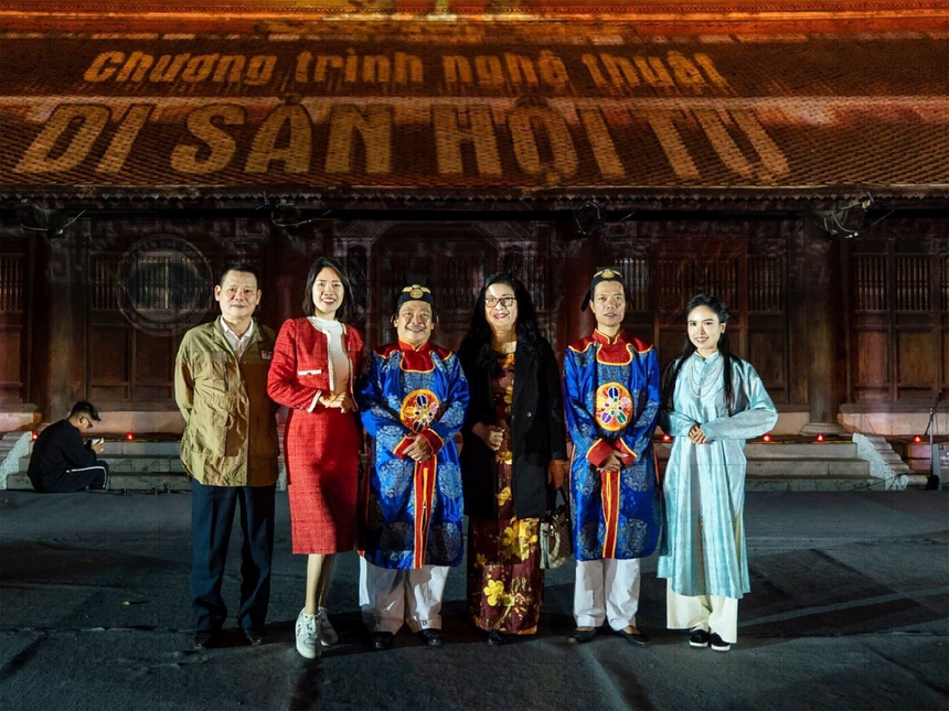 Nhạc sĩ Đinh Khánh Ly giữ lửa âm nhạc truyền thống - Ảnh 7. Nhạc sĩ Đinh Khánh Ly giữ lửa âm nhạc truyền thống - Ảnh 7.