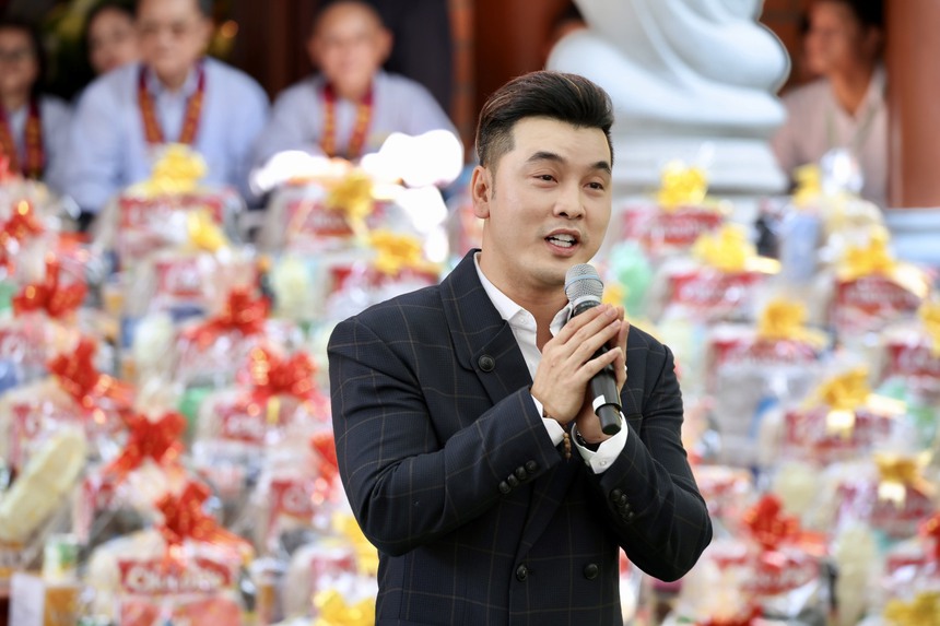 Ưng Hoàng Phúc phản ứng sao khi bị khán giả miệt thị - Ảnh 2. Ưng Hoàng Phúc phản ứng sao khi bị khán giả miệt thị - Ảnh 2.