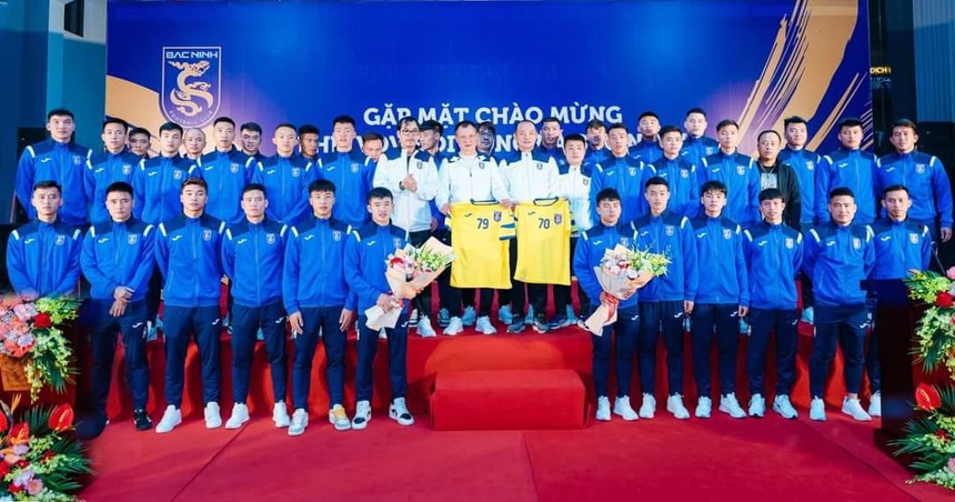 HLV Park Hang Seo tái xuất ở Việt Nam, cực bất ngờ với bến đỗ mới - Ảnh 3. HLV Park Hang Seo tái xuất ở Việt Nam, cực bất ngờ với bến đỗ mới - Ảnh 3.