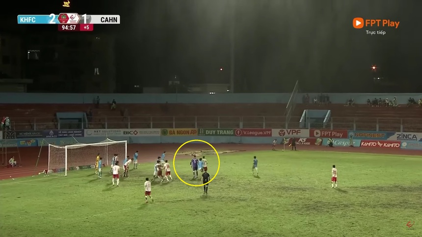 HLV Gong Oh Kyun úp mở nhân tố gây ảnh hưởng tại CLB CAHN, rơi nước mắt khi nói về học trò cũ - Ảnh 3. HLV Gong Oh Kyun úp mở nhân tố gây ảnh hưởng tại CLB CAHN, rơi nước mắt khi nói về học trò cũ - Ảnh 3.