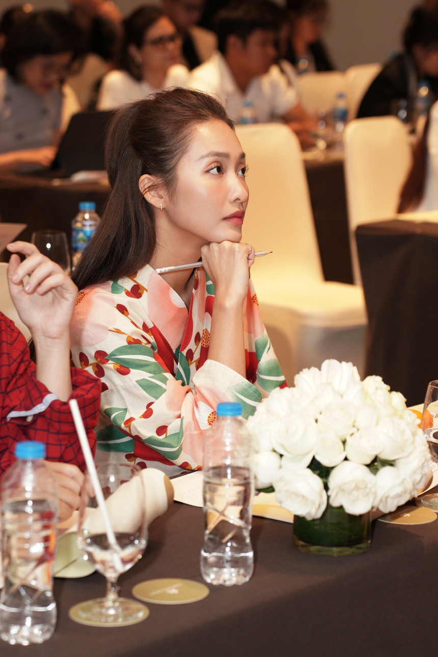 Khả Ngân tiết lộ lý do yêu thích xứ sở hoa anh đào - Ảnh 2.