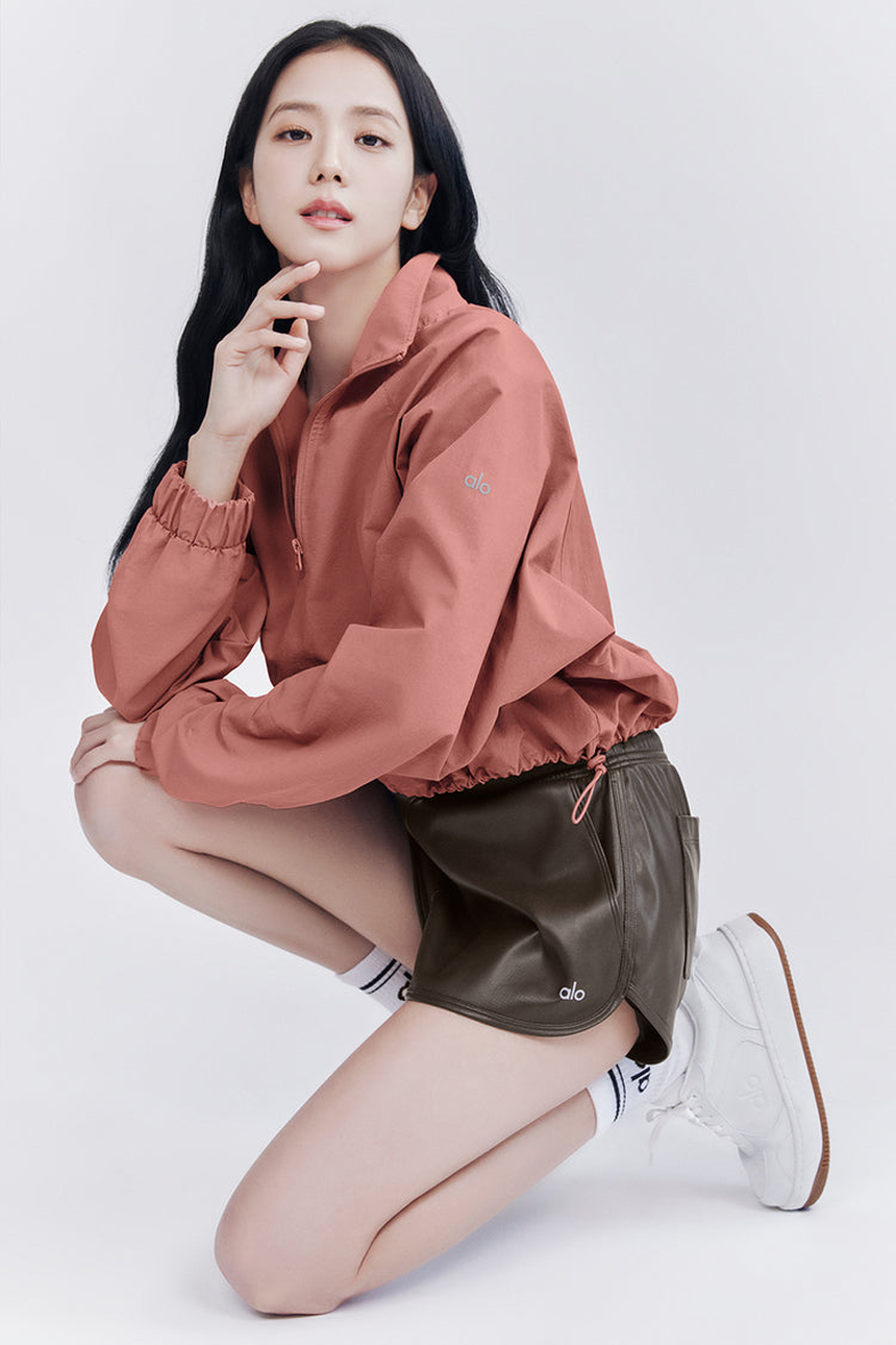 Jisoo Blackpink mở đầu năm 2024 với màn hợp tác đầy mới mẻ - Ảnh 11.