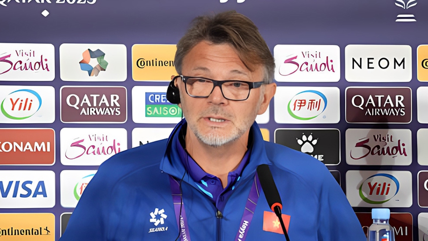 HLV Troussier chỉ ra vấn đề của tuyển Việt Nam