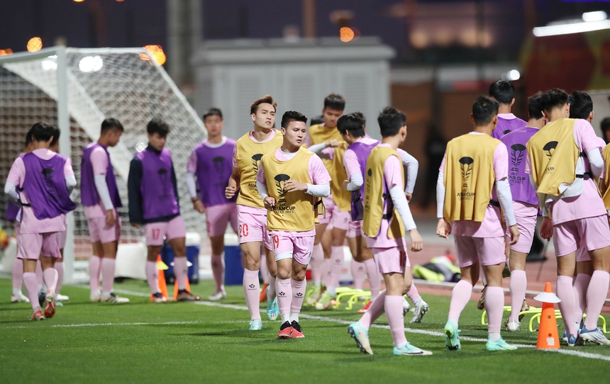 Việt Nam vs Indonesia: HLV Troussier có bất ngờ cho HLV Shin Tae Yong - Ảnh 1. Việt Nam vs Indonesia: HLV Troussier có bất ngờ cho HLV Shin Tae Yong - Ảnh 1.