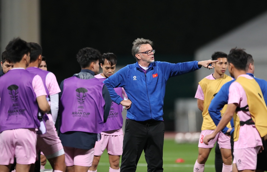 Việt Nam vs Indonesia: HLV Troussier có bất ngờ cho HLV Shin Tae Yong - Ảnh 2. Việt Nam vs Indonesia: HLV Troussier có bất ngờ cho HLV Shin Tae Yong - Ảnh 2.