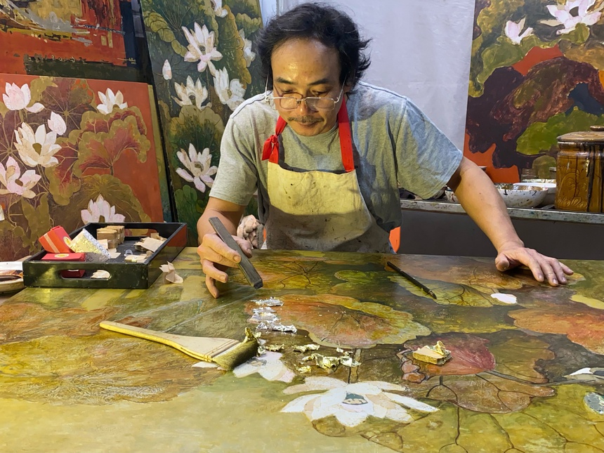 Vẻ đẹp vượt thời gian và không gian của sen trong tranh Đỗ Đức Khải - Ảnh 1. Vẻ đẹp vượt thời gian và không gian của sen trong tranh Đỗ Đức Khải - Ảnh 1.