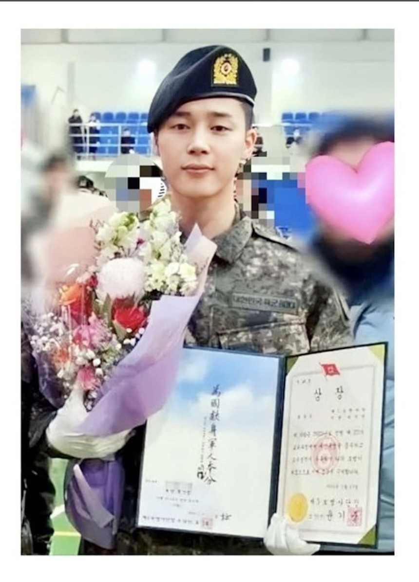 Jimin BTS xuất sắc sau 5 tuần huấn luyện, viết thư khích lệ ARMY - Ảnh 4. Jimin BTS xuất sắc sau 5 tuần huấn luyện, viết thư khích lệ ARMY - Ảnh 4.