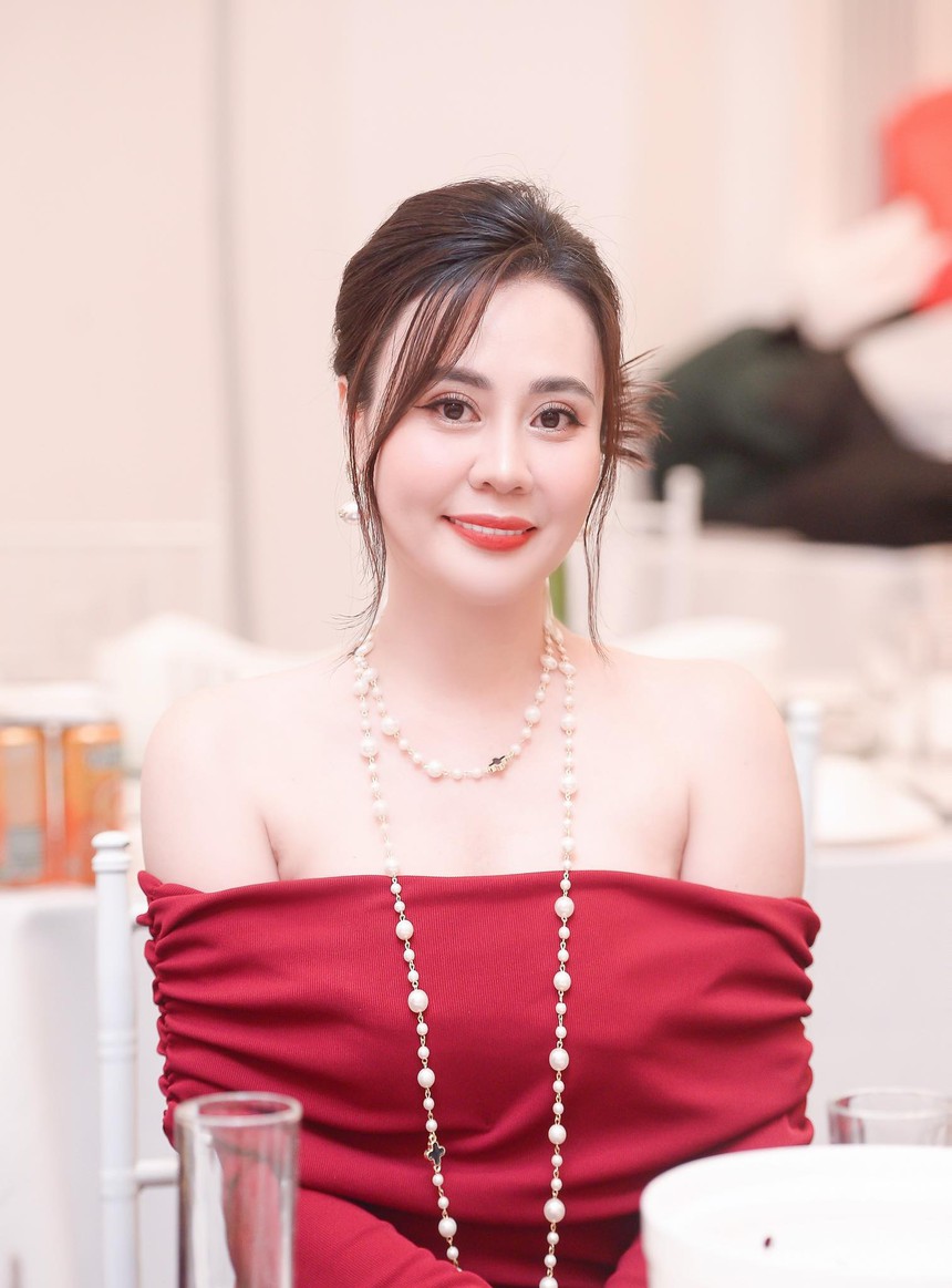 "Hoa hậu 2 nhiệm kỳ" Phan Kim Oanh tất bật những ngày trước Tết - Ảnh 3.