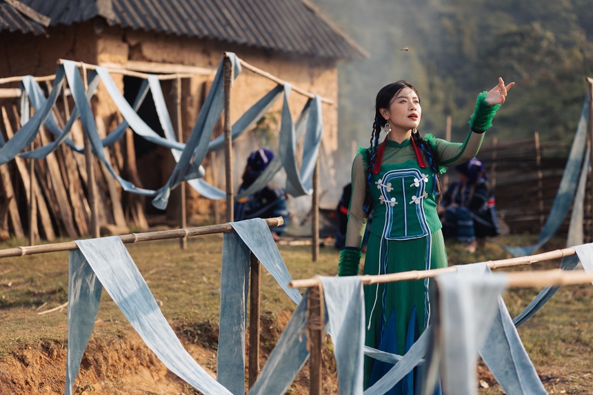 Nguyễn Thu Hằng mời Lâm Bảo Châu đóng MV "Khói lam chiều Tây Bắc" - Ảnh 3.