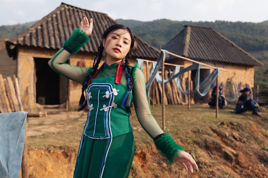 Nguyễn Thu Hằng mời Lâm Bảo Châu đóng MV "Khói lam chiều Tây Bắc" - Ảnh 4.