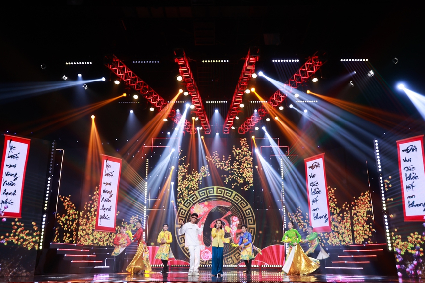 Hoa hậu Mai Phương song ca cực ngọt với ca sĩ Phi Hùng trong "Giai điệu ngày xuân" - Ảnh 2.