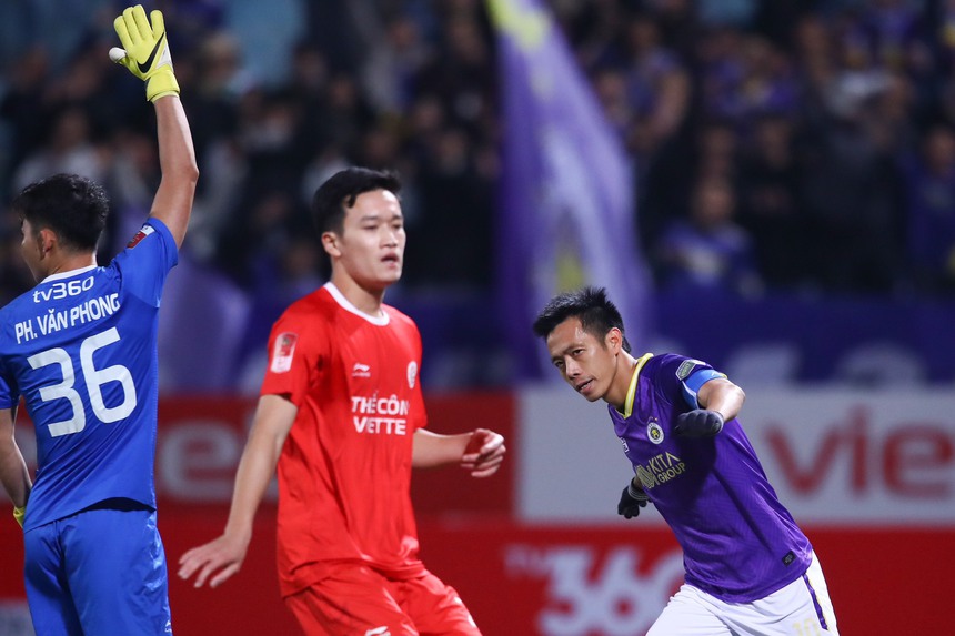 Hoàng Đức chấn thương, đội tuyển Việt Nam tập tới tận ngày lên đường - Ảnh 2. Hoàng Đức chấn thương, đội tuyển Việt Nam tập tới tận ngày lên đường - Ảnh 2.