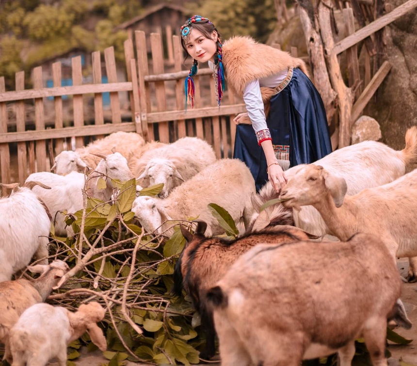 ‘Kiều nữ 10X Mông Cổ’ giỏi cưỡi ngựa, bắn cung, là tài năng trẻ triển vọng hàng đầu của bóng chuyền nữ Việt Nam - Ảnh 7.