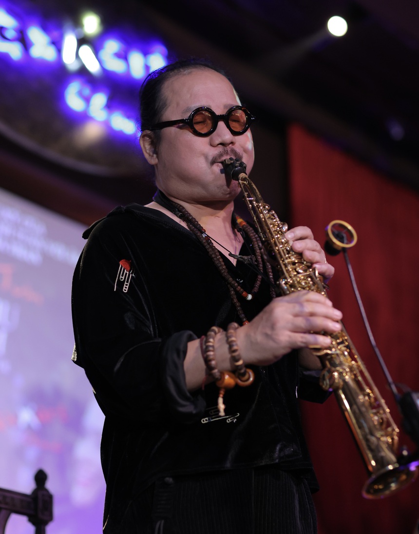 Trần Mạnh Tuấn trở lại với saxophone và Saxn'art Club - Ảnh 7. Trần Mạnh Tuấn trở lại với saxophone và Saxn'art Club - Ảnh 7.
