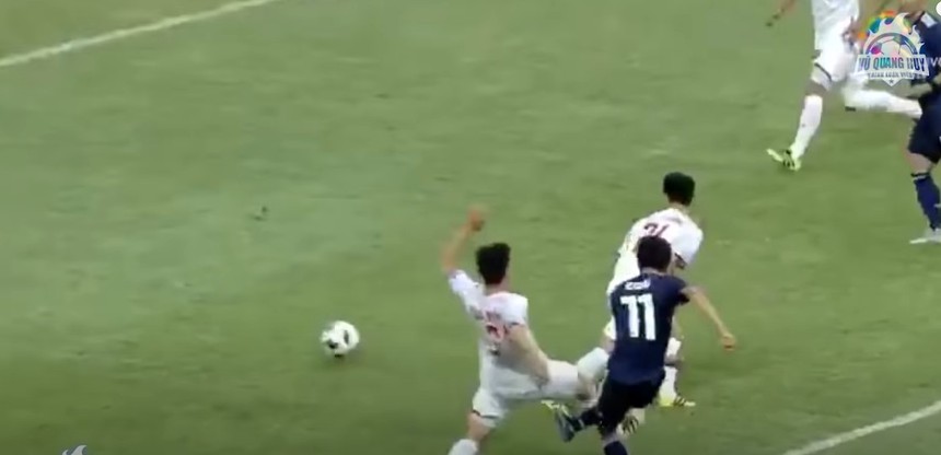 Bùi Tiến Dũng cứu thua xuất sắc, góp công giúp đội Việt Nam giành chiến thắng lịch sử trước Nhật Bản ở giải đấu lớn - Ảnh 3.