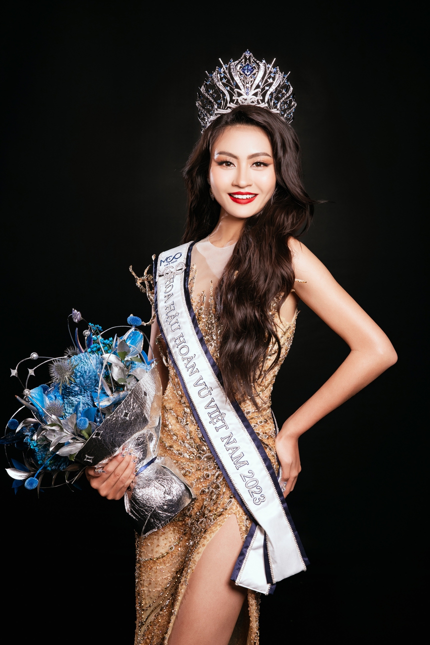 Tân Hoa hậu Bùi Thị Xuân Hạnh tung bộ ảnh mới giữa "bão" phẫn nộ hậu đăng quang - Ảnh 1.