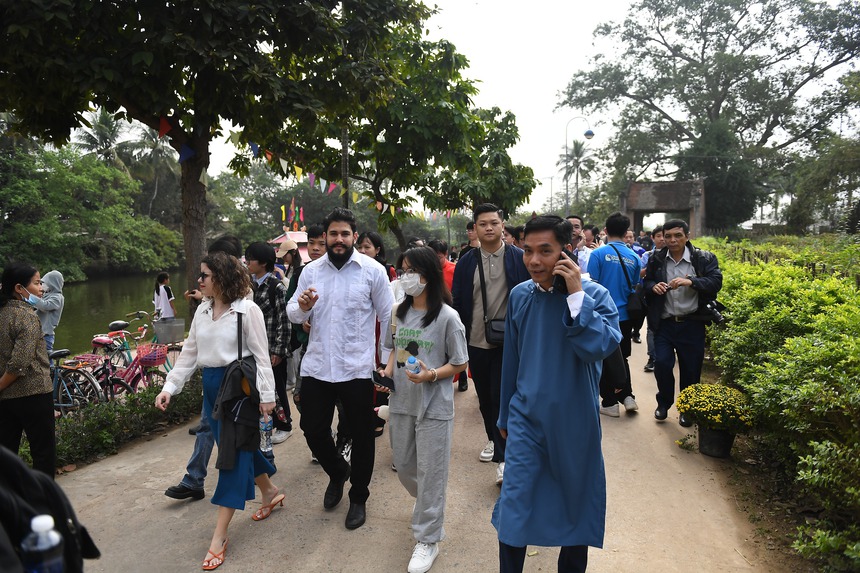 Độc đáo "Tết làng Việt" 2024 tại Làng cổ Đường Lâm - Ảnh 2.