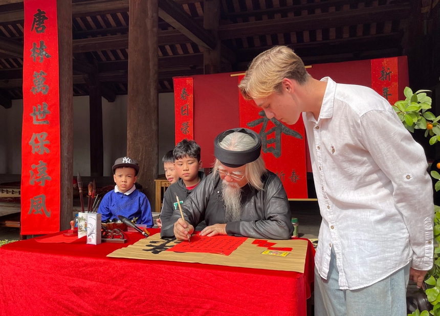 Độc đáo "Tết làng Việt" 2024 tại Làng cổ Đường Lâm - Ảnh 6.