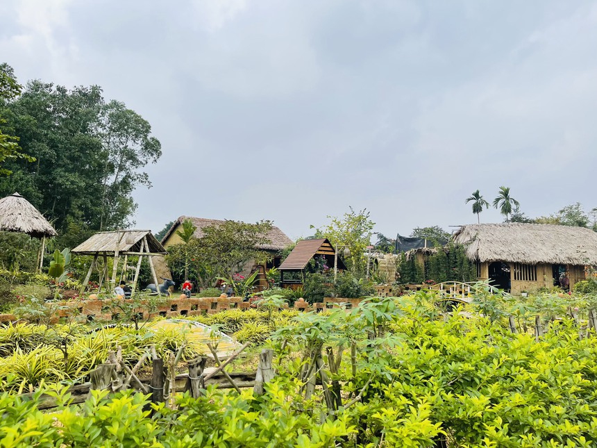 Độc đáo "Tết làng Việt" 2024 tại Làng cổ Đường Lâm - Ảnh 1.