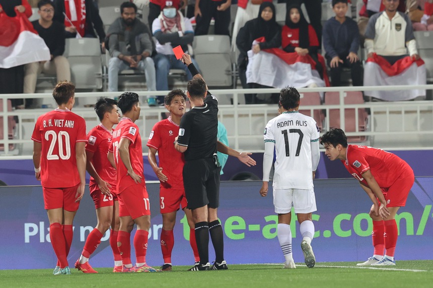 Bóng lăn tuần qua: Khi người trẻ sai lầm... - Ảnh 1.